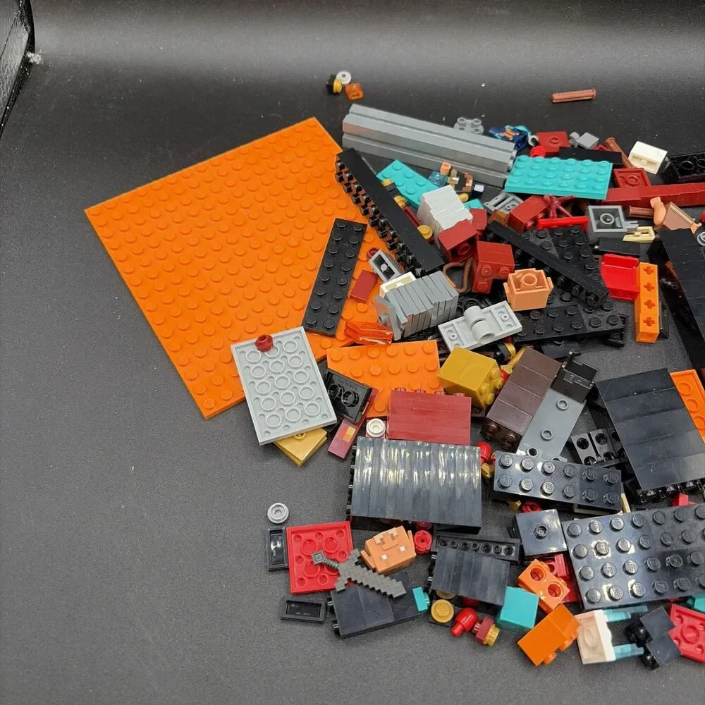 Lego Minecraft The Nether Bastion 21185 99% Complete No Box